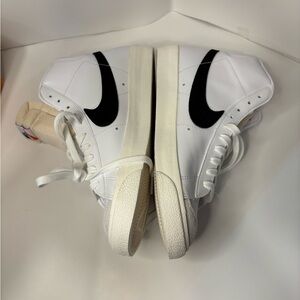 Nike Women's/men’s Blazer 77’ Sneakers size 10 women’s men’s 8.5 NWOT